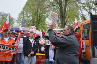 Regionalleiter Björn Wißuwa auf der Kundgebung vor dem Baugewerbeverbänden Westfalen.